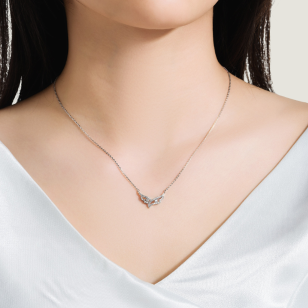 Cô dâu nên chọn kiềng hay dây chuyền